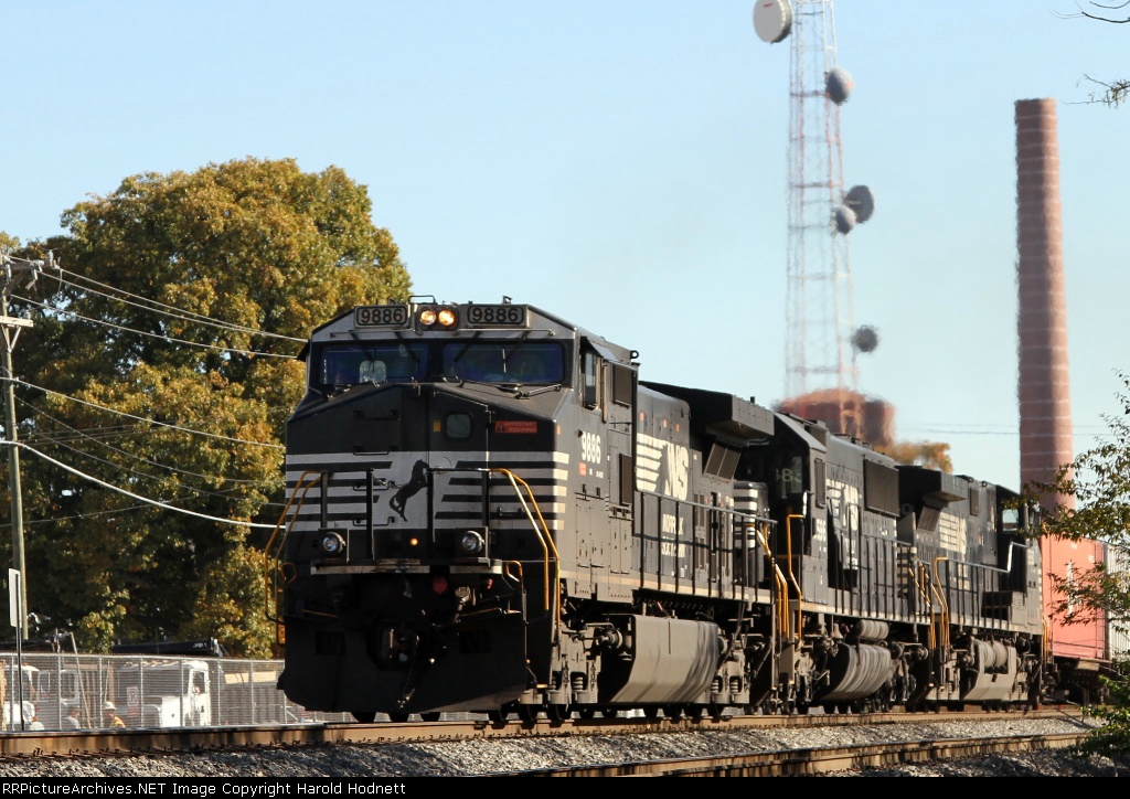 NS 9886 leads train 213 southbound